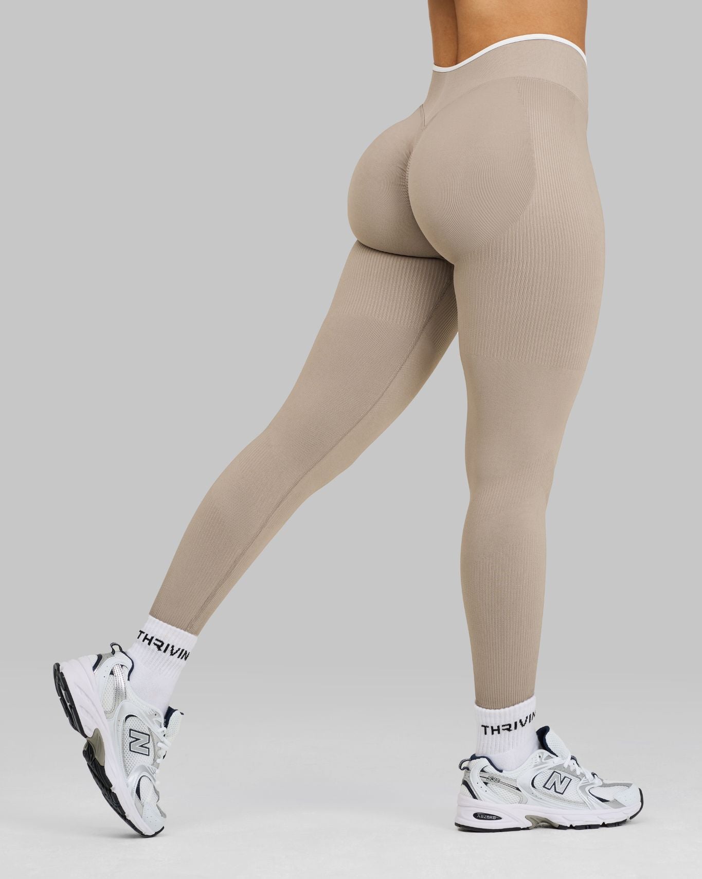 Outline V Waist Leggings | Latte