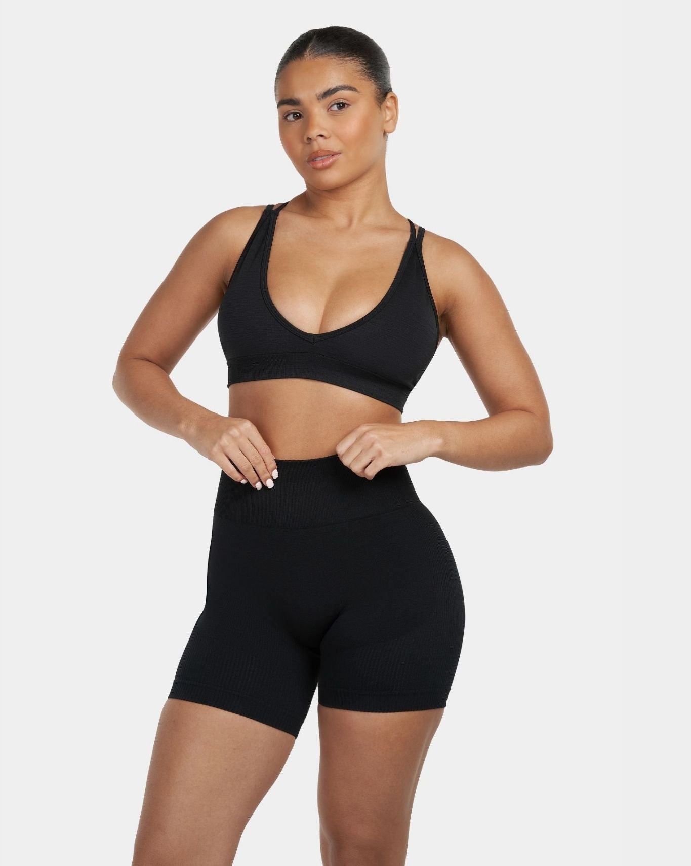 V-Neck Sculpt Seamless Bra | Pure Black