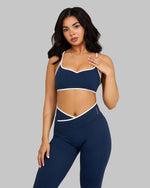 Alex is 165cm and wears a size S.