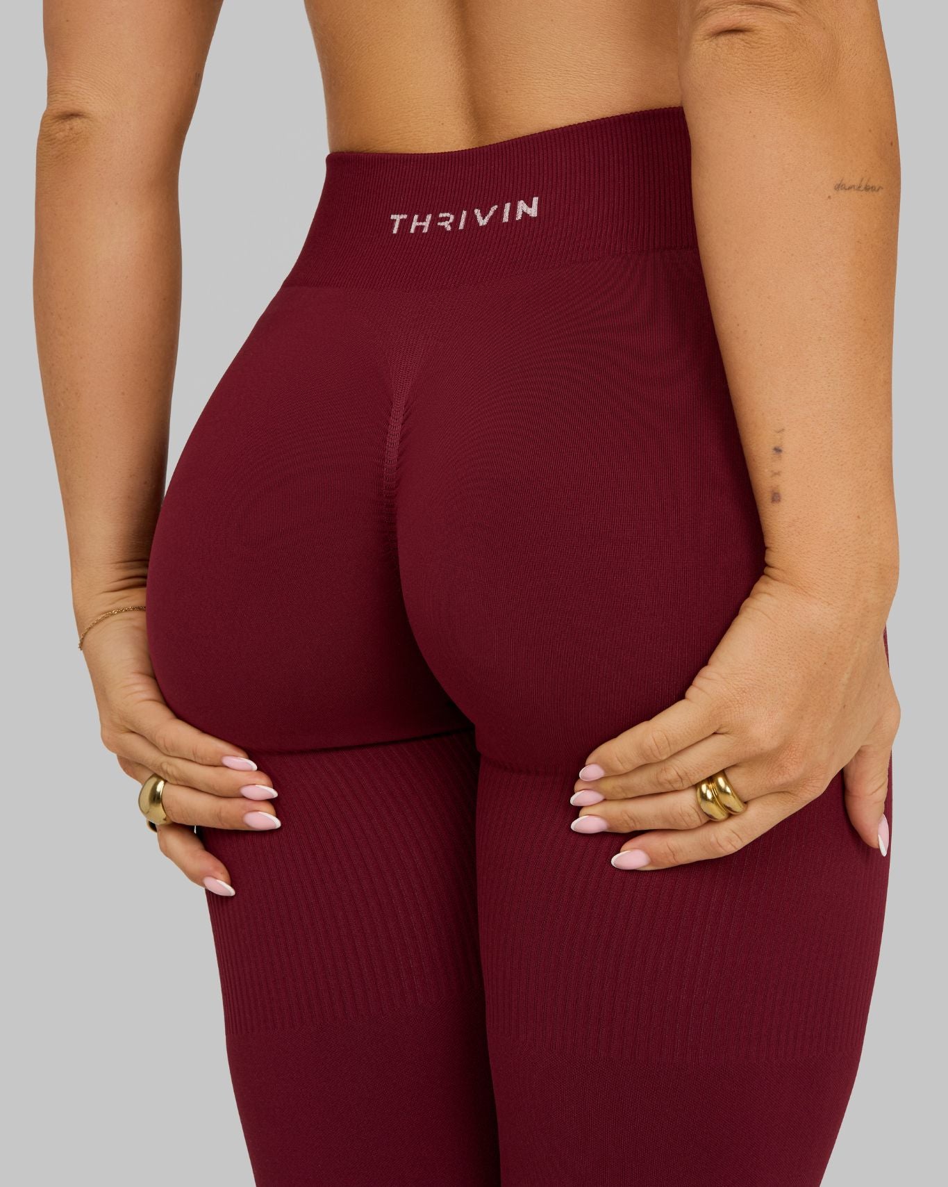 Elevate Ribbed Mid-Waisted Contour Leggings | Fine Wine